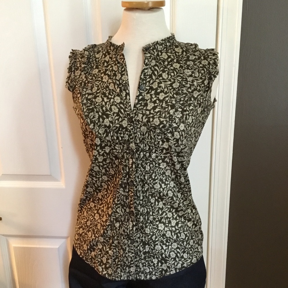 Banana Republic sleeveless button up blouse